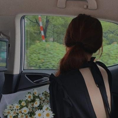 独家爆料：一线女星深夜密会神秘女子，粉丝集体脱粉，连日来